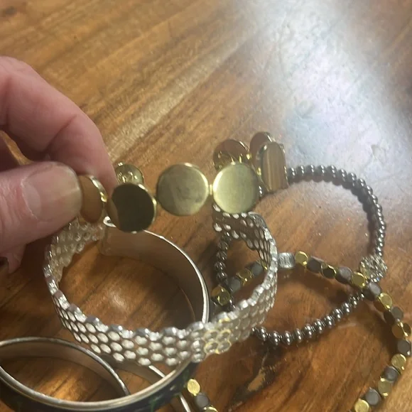 6 cuffs and 2 stretch brackets. Several of these are RusticCuff - Picture 7 of 8